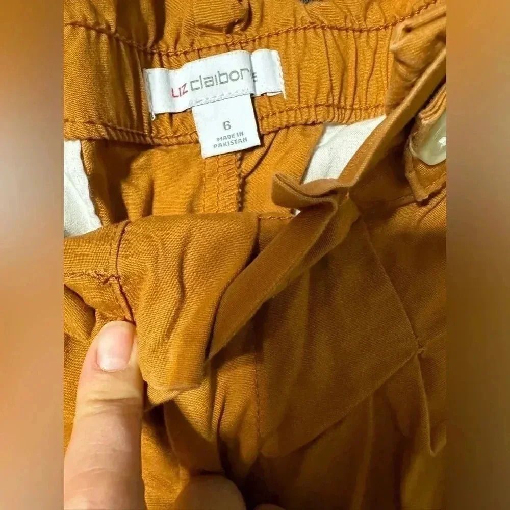 Liz Claiborne Pleated shorts | Rust Brown Color | Rolled up | Size 6 - Picture 11 of 11